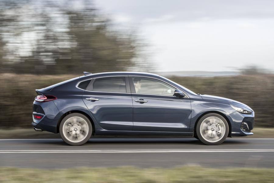 Hyundai i30 Fastback (PD) 2018 года  (UK) (фото 38 из 40)